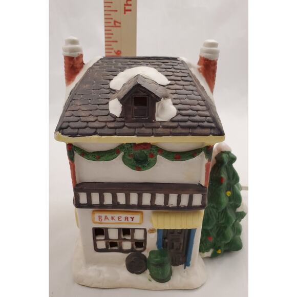 Vtg 1992 Bakery Holiday Expressions Dickens Lighted Christmas Porcelain Village - Picture 9 of 9